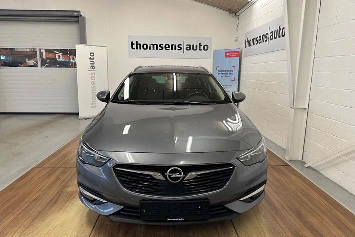 Grå Opel Insignia fra 2018