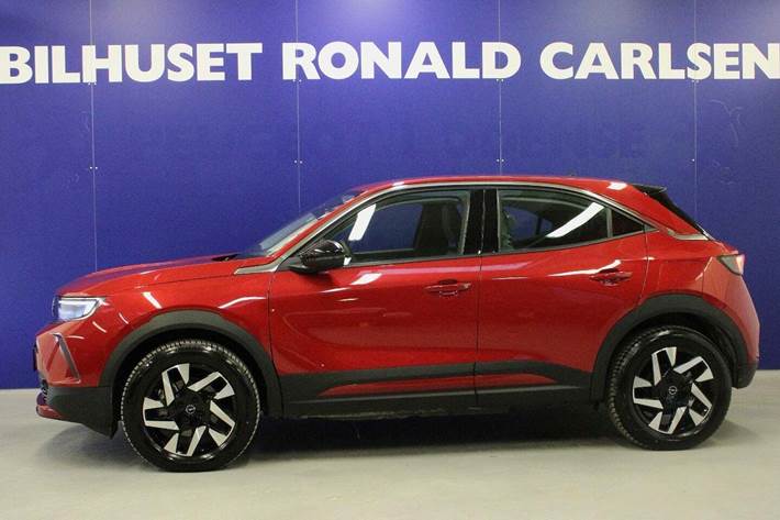 Rød Opel Mokka-e fra 2023