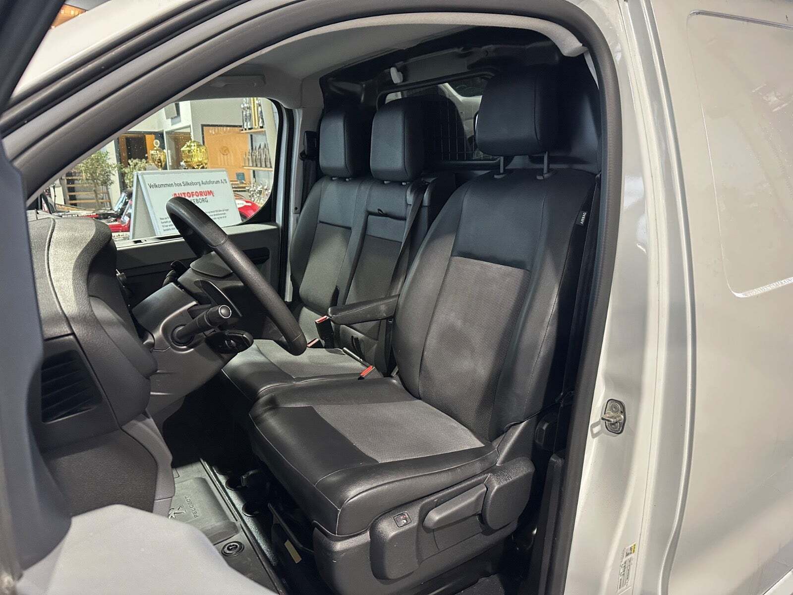 Peugeot Expert 2,0 BlueHDi 122 L2 Premium EAT8 Van