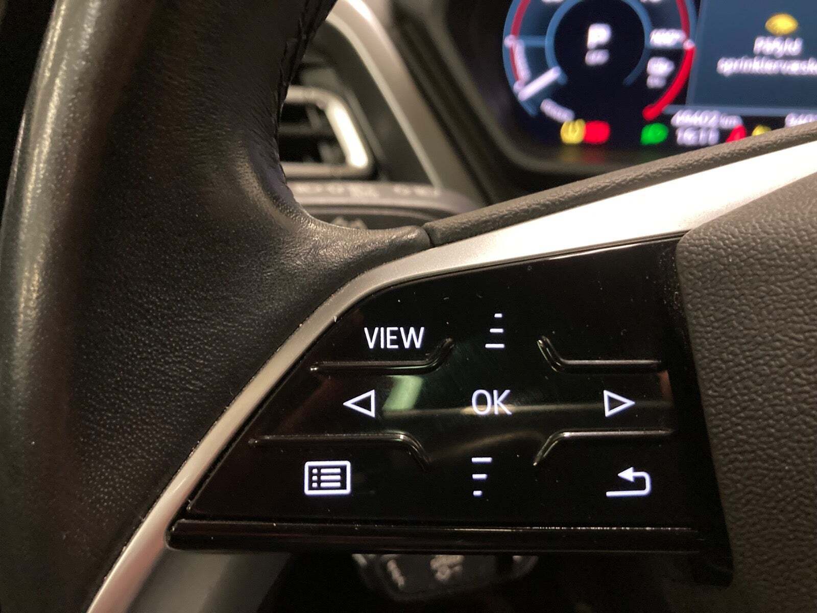 Grå Audi Q4 e-tron fra 2023