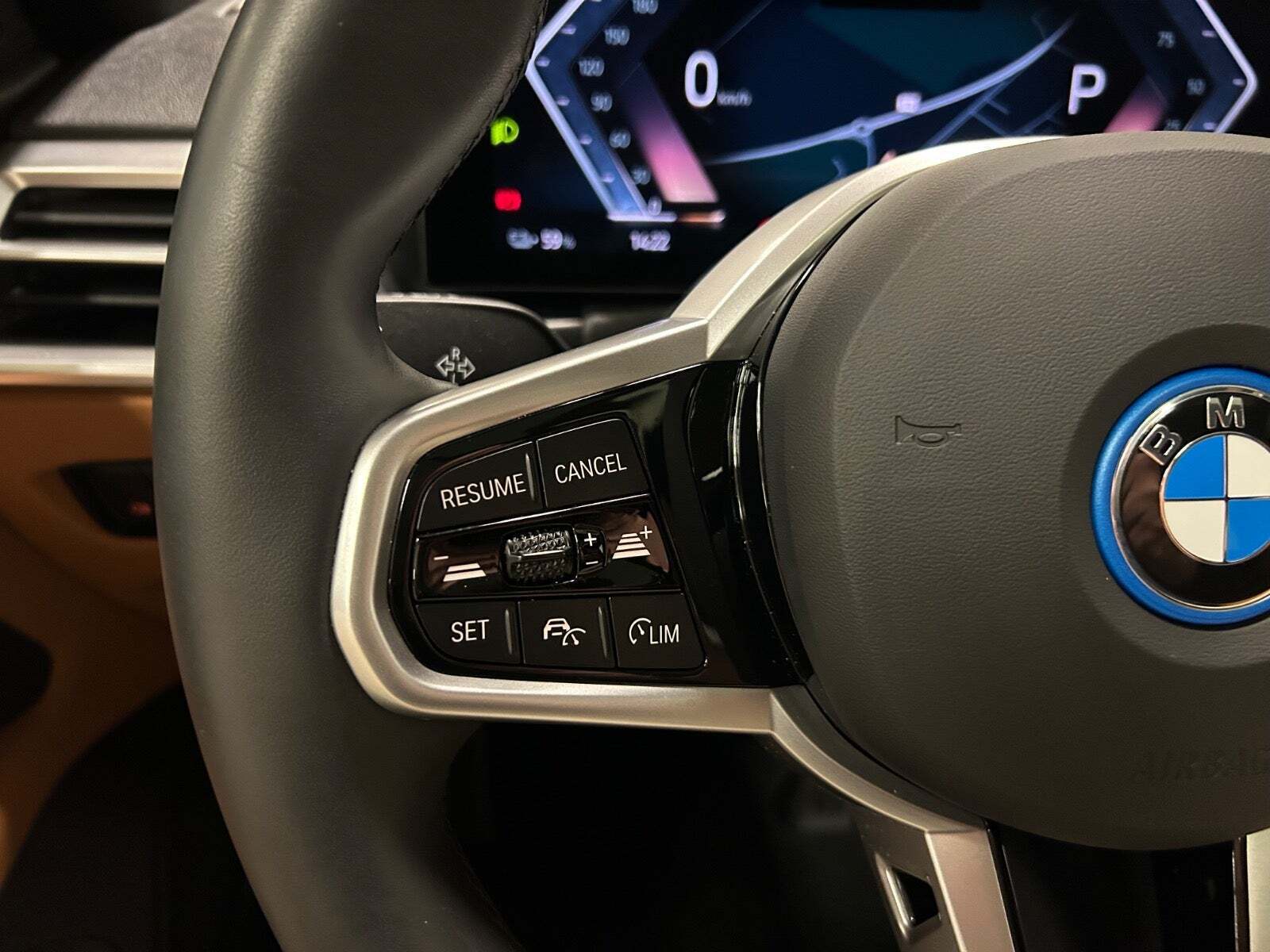 Grå BMW i4 fra 2025