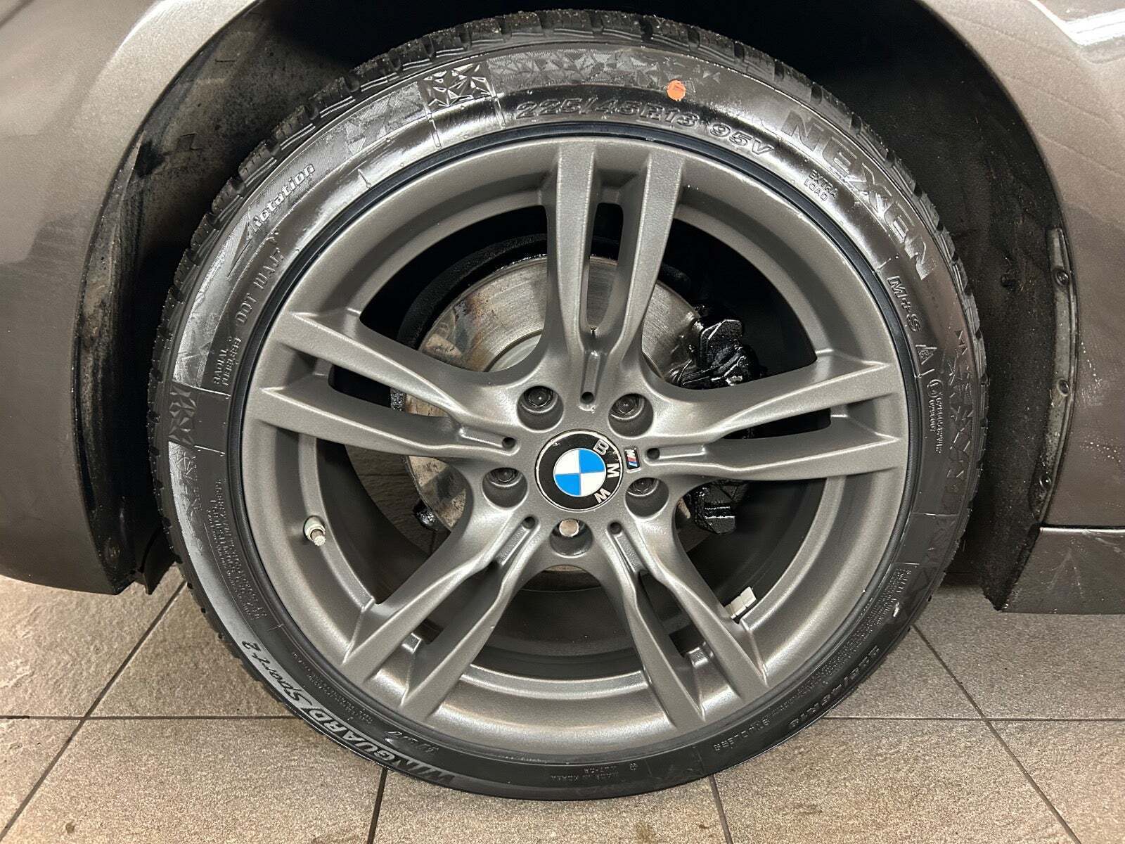 Brun BMW 320i fra 2017