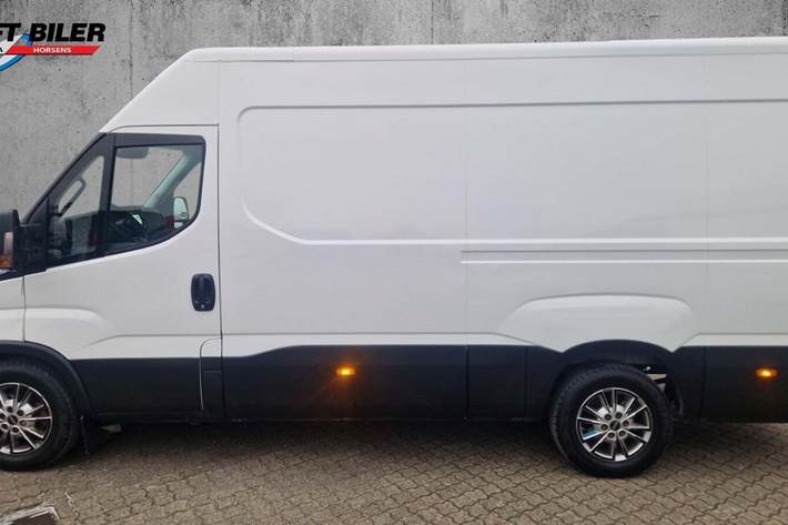 Hvid Iveco Daily fra 2023