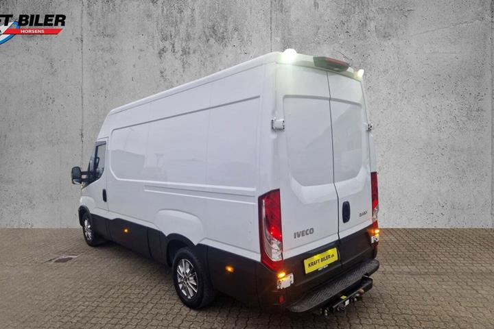Hvid Iveco Daily fra 2023