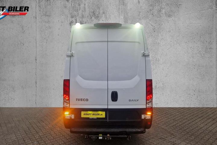 Hvid Iveco Daily fra 2023