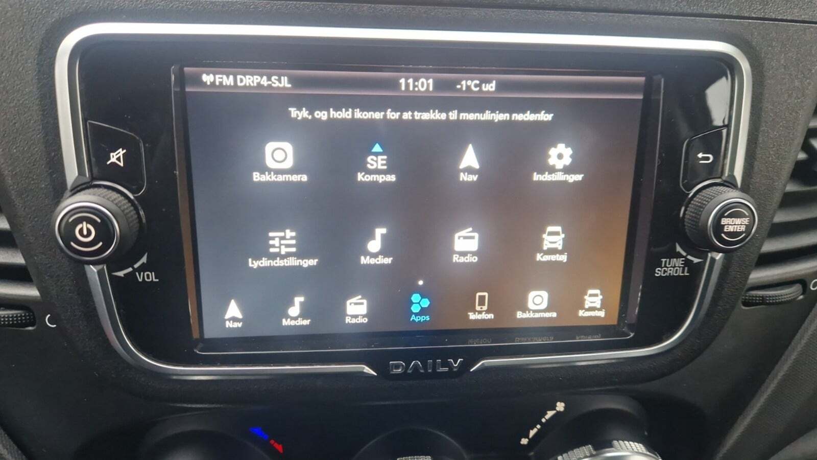 Hvid Iveco Daily fra 2023 set indefra