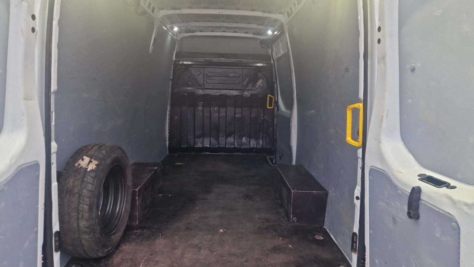 Hvid Iveco Daily fra 2023