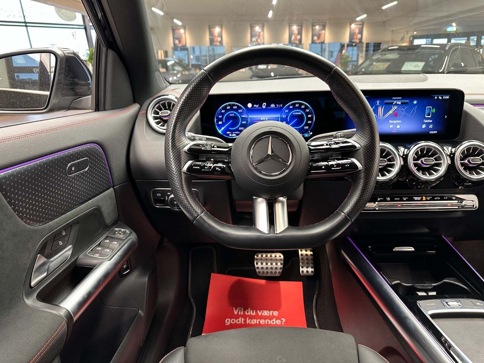 Sort Mercedes EQA350 fra 2024