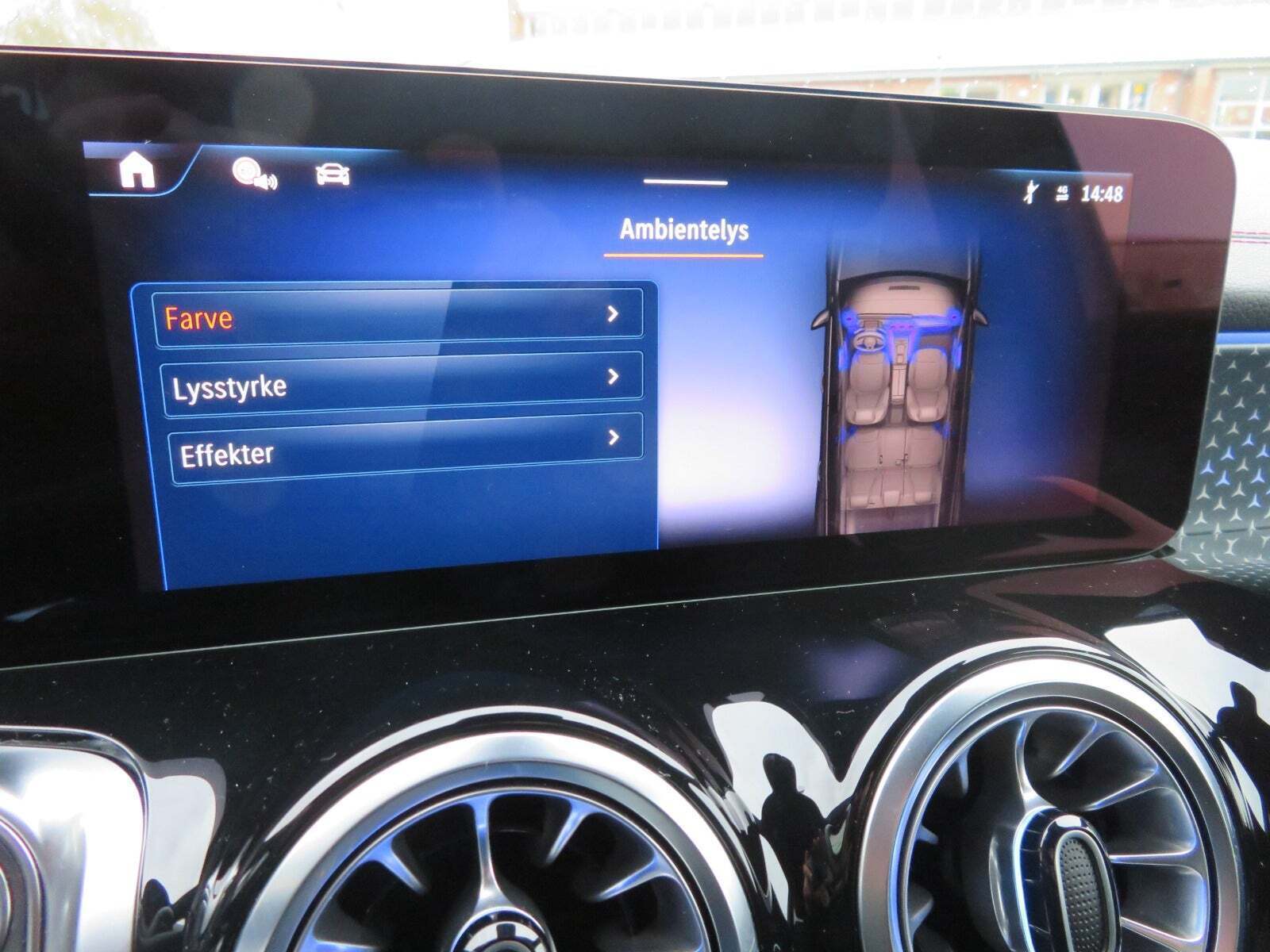 Grå Mercedes EQB250+ fra 2024