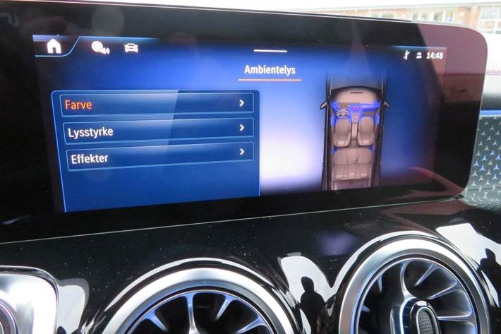 Grå Mercedes EQB250+ fra 2024