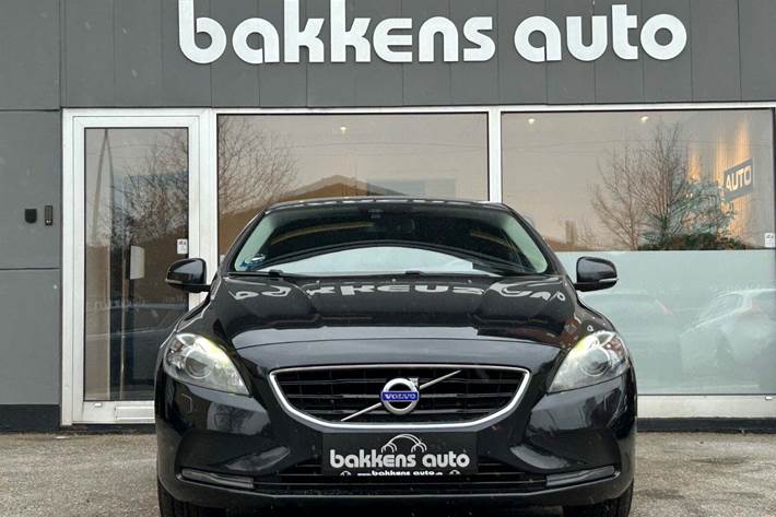 Sort Volvo V40 fra 2014