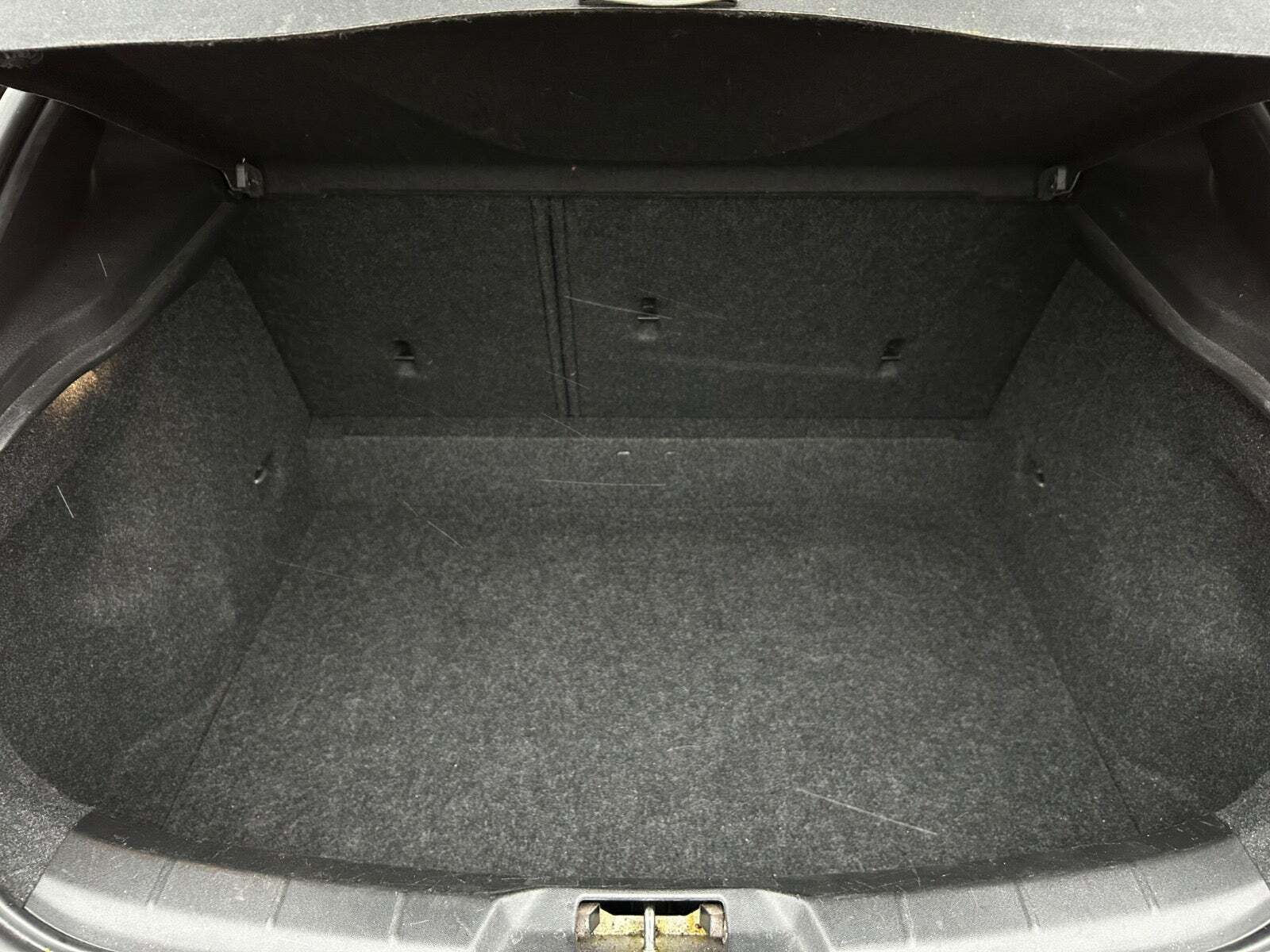 Sort Volvo V40 fra 2014