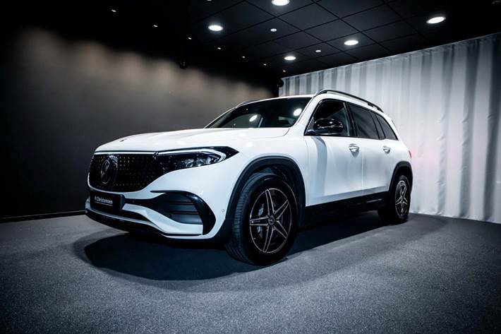 Hvid Mercedes EQB250+ fra 2026 set udefra