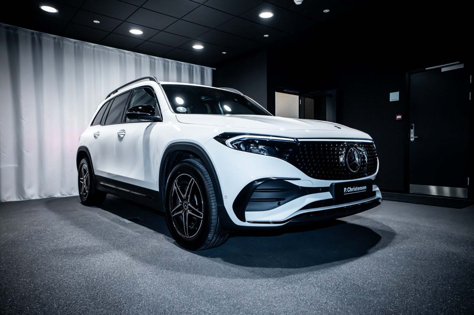 Hvid Mercedes EQB250+ fra 2026