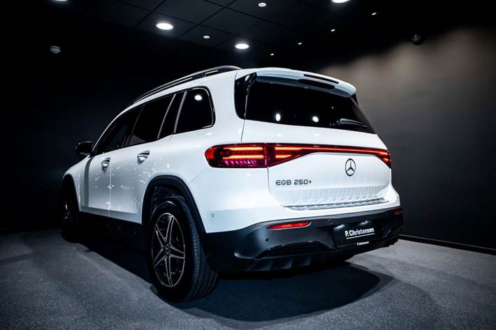 Hvid Mercedes EQB250+ fra 2026