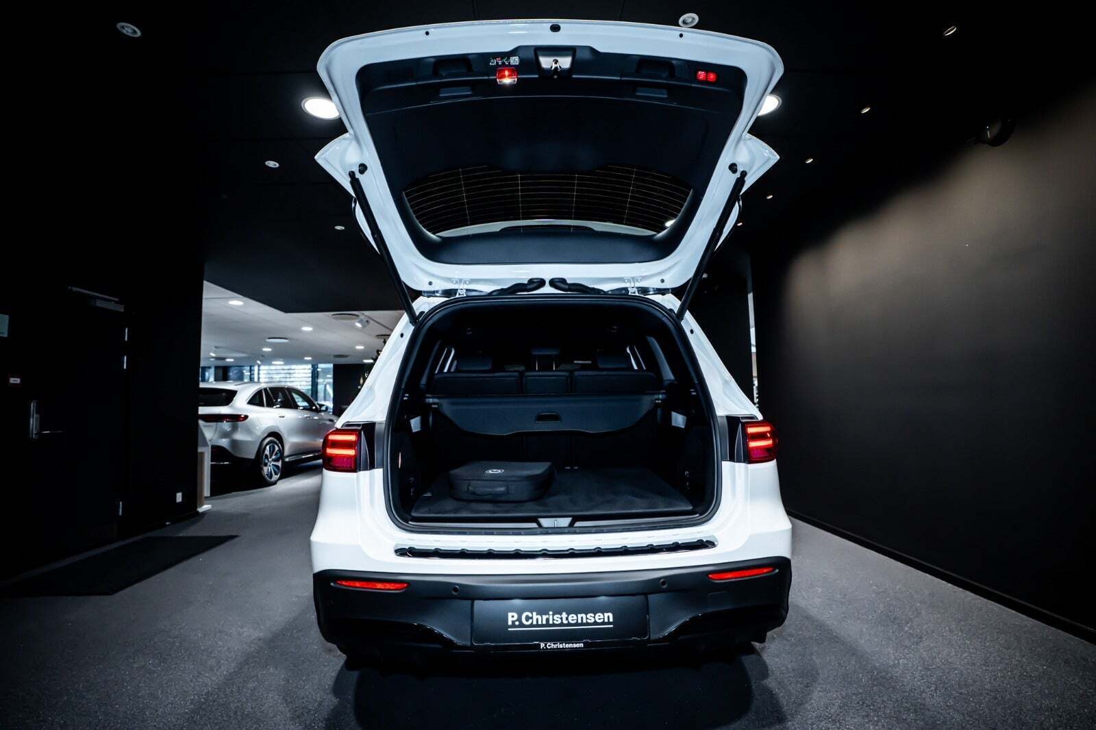 Hvid Mercedes EQB250+ fra 2026