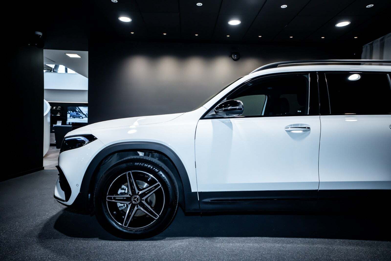 Hvid Mercedes EQB250+ fra 2026