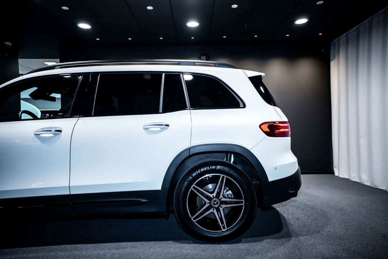 Hvid Mercedes EQB250+ fra 2026