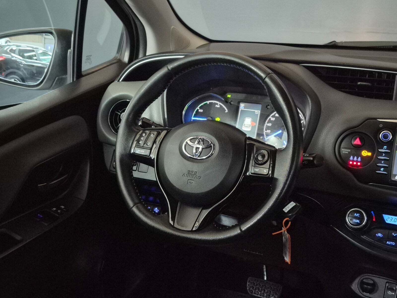 Sølv Toyota Yaris fra 2019