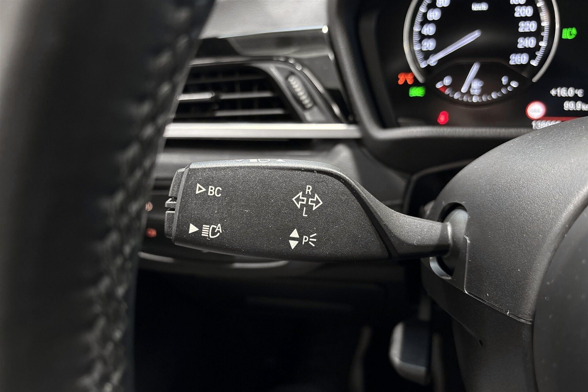 Grå BMW X1 fra 2021