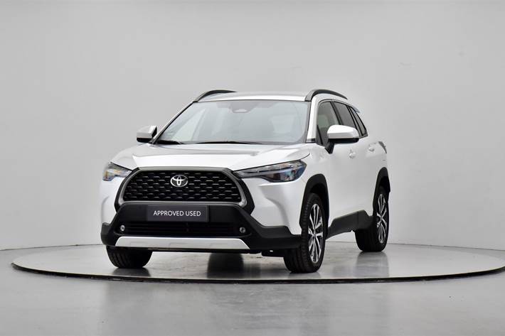 Hvid Toyota Corolla Cross fra 2024 set udefra