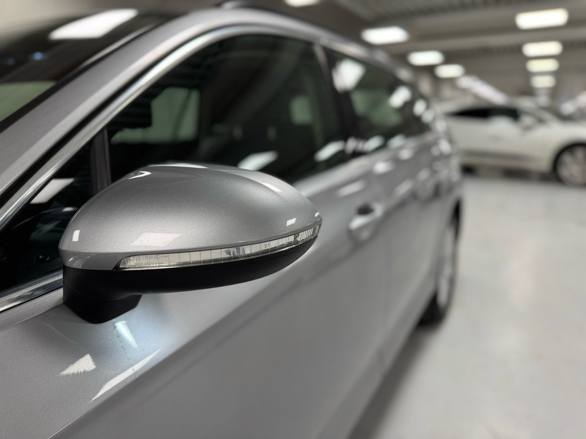 Sølv VW Passat fra 2020