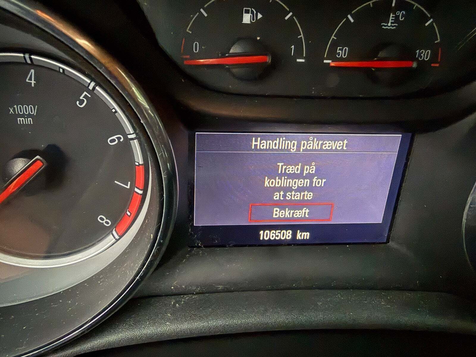 Blå Opel Astra fra 2019