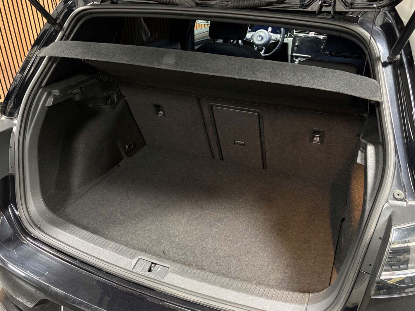 Sort VW Golf VII fra 2020