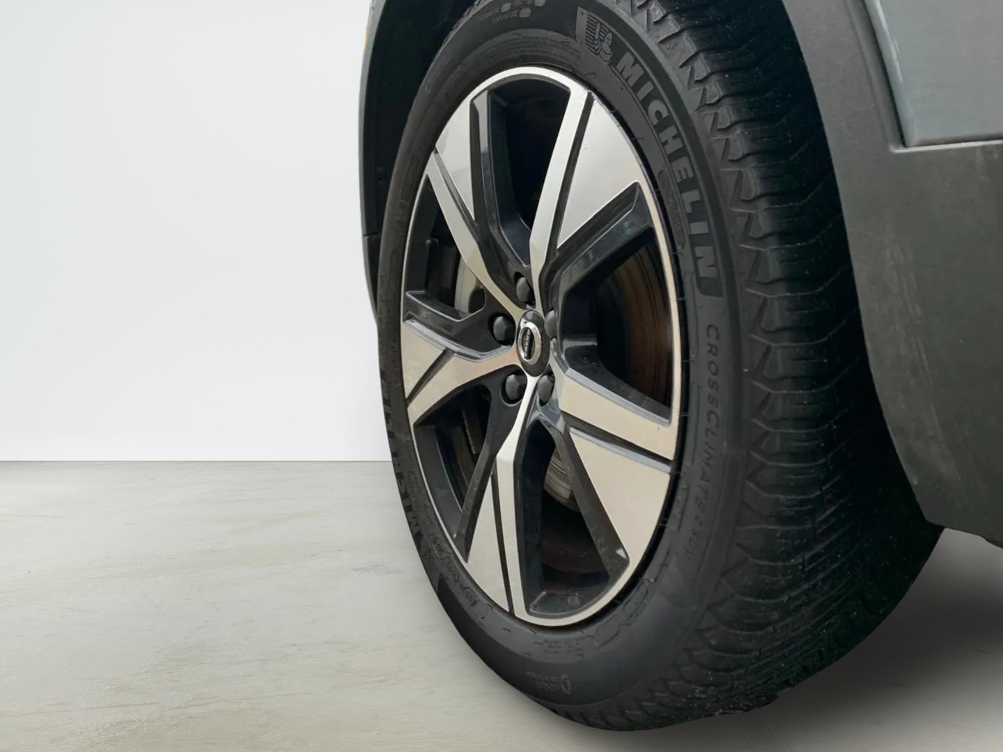 Grå Volvo XC40 fra 2022