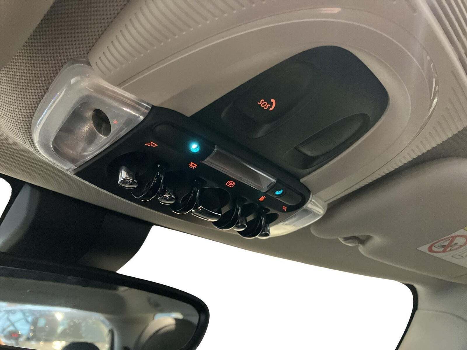 Sølv Mini Cooper SE fra 2022