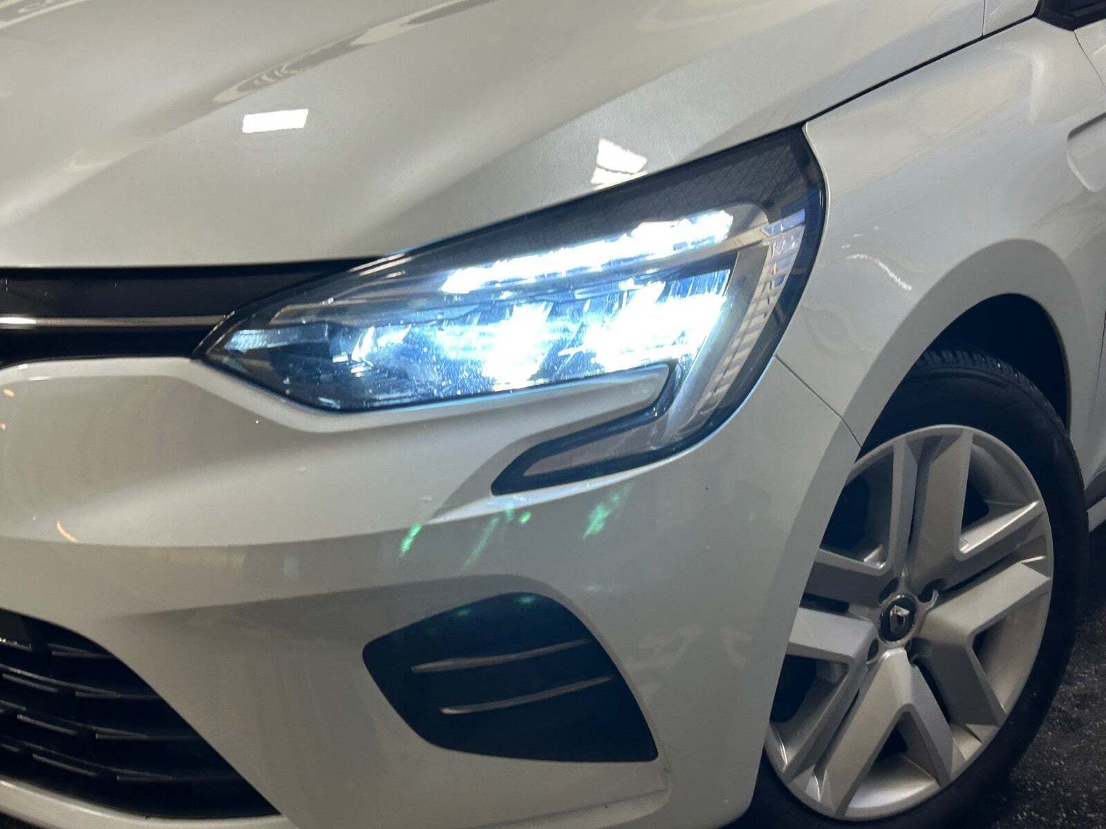 Hvid Renault Clio V fra 2021