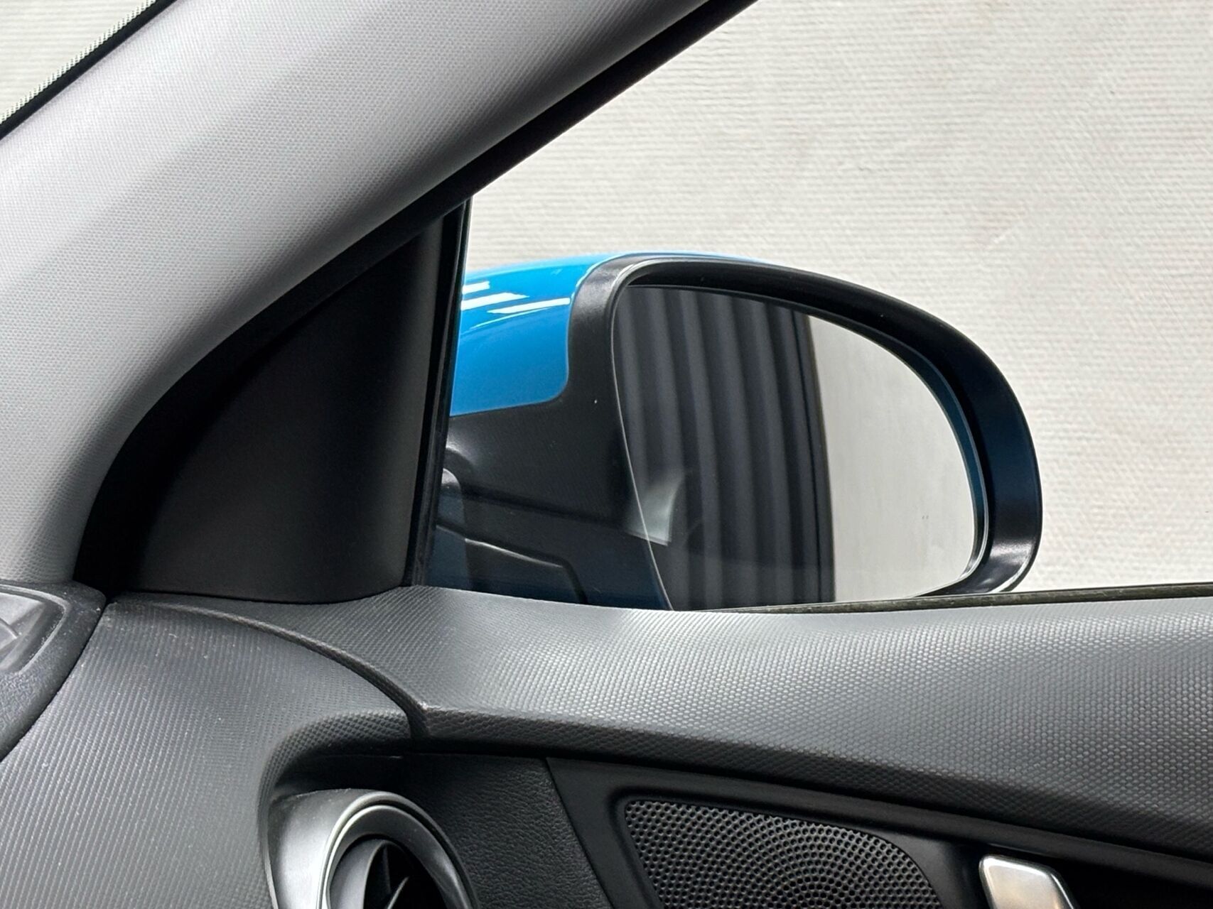 Blå Hyundai Kona fra 2021