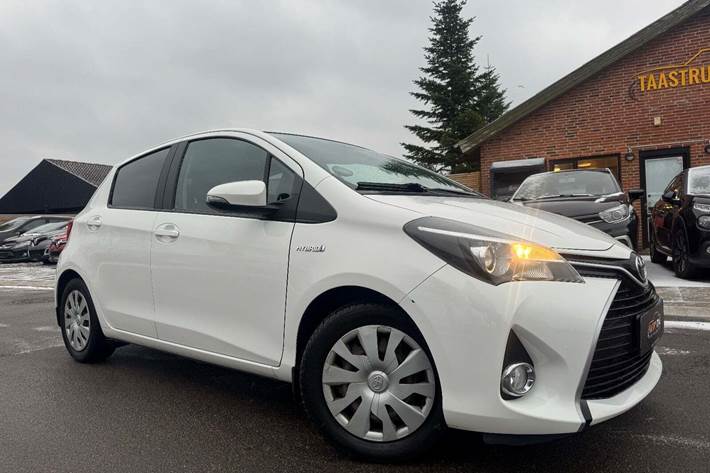 undefined Toyota Yaris fra 2015 set udefra