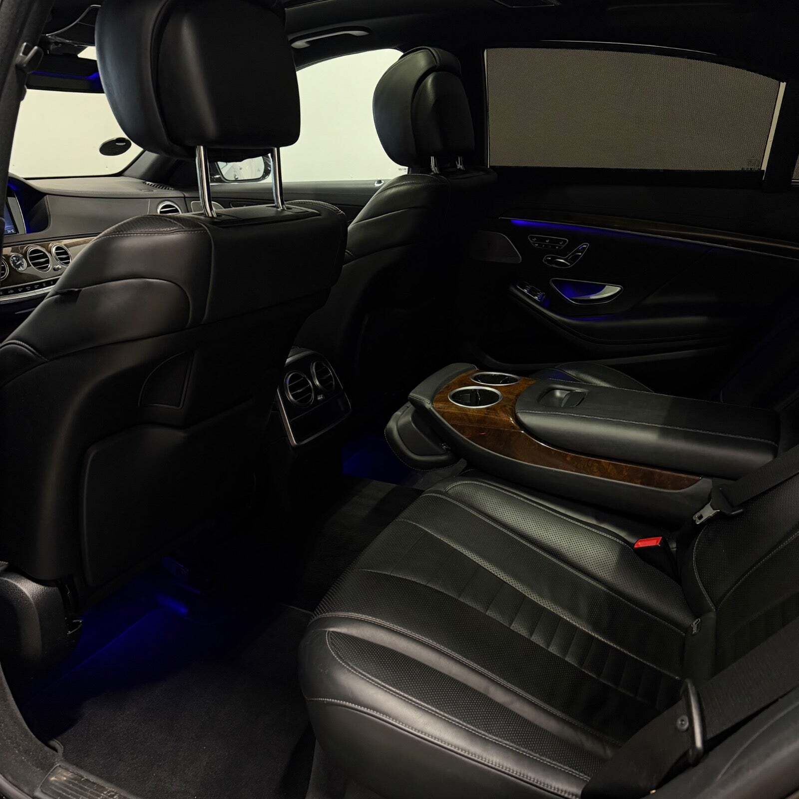 Sort Mercedes S350 fra 2014 set indefra