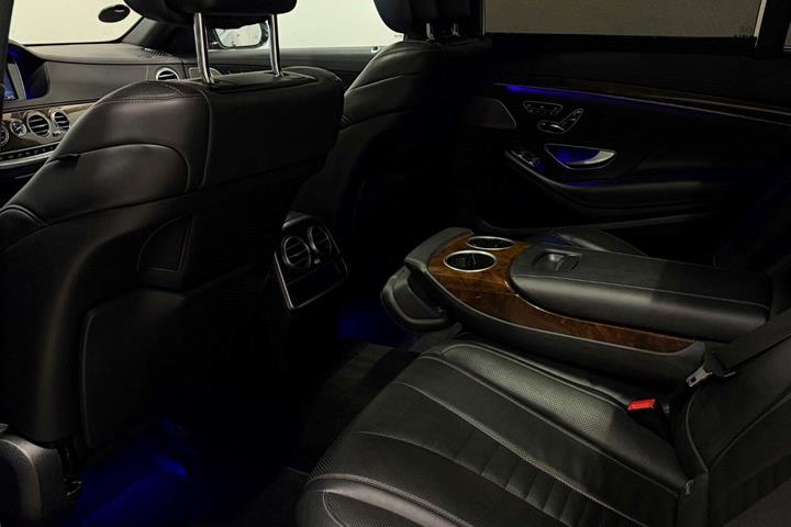 Sort Mercedes S350 fra 2014 set indefra