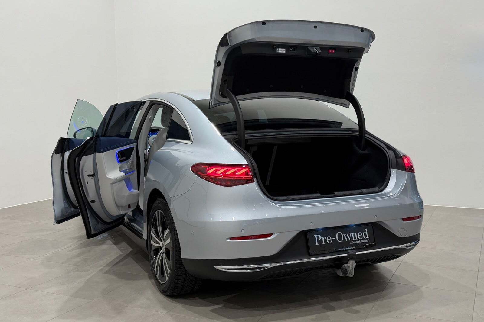 Sølv Mercedes EQE350 fra 2023