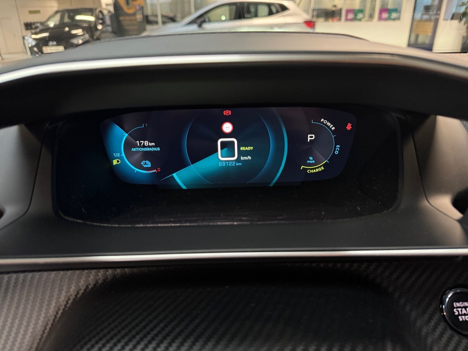 Sort Peugeot e-2008 fra 2022