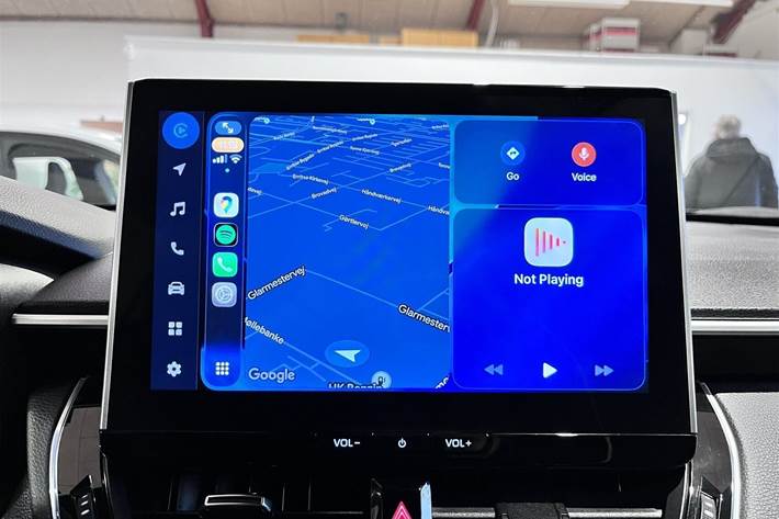 Rød Toyota Corolla Cross fra 2023