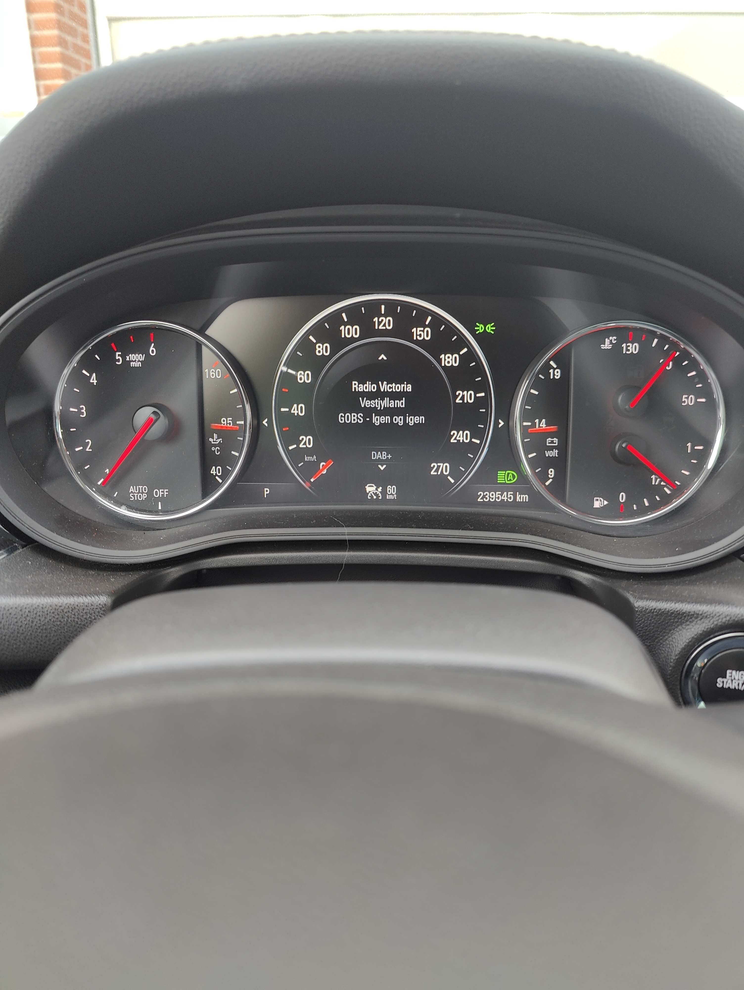 Hvid Opel Insignia fra 2018