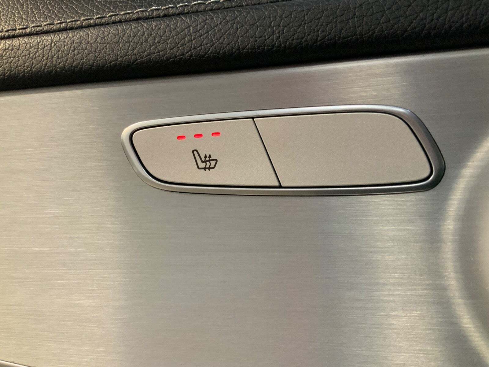 Rød Mercedes GLC200 d fra 2020