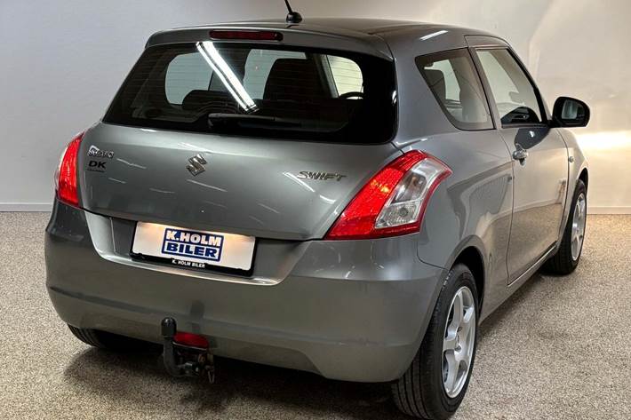 Grå Suzuki Swift fra 2016