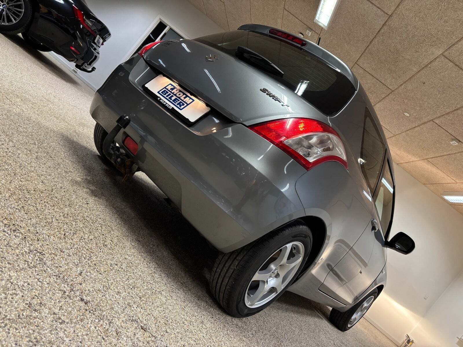 Grå Suzuki Swift fra 2016