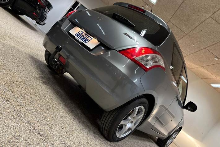 Grå Suzuki Swift fra 2016