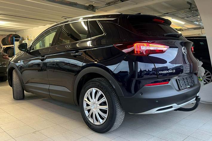 Blå Opel Grandland X fra 2018