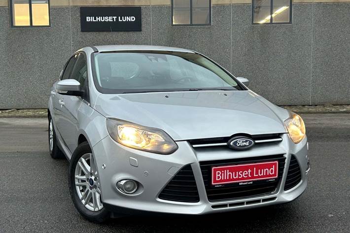 Sølv Ford Focus fra 2013 set udefra
