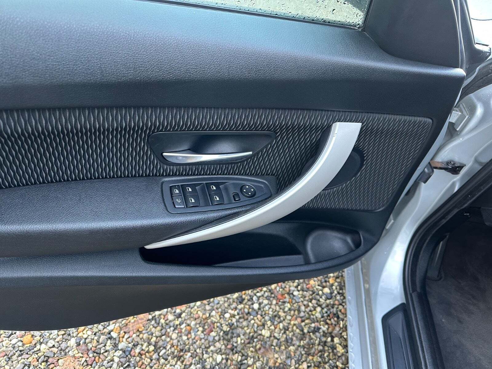 Sølv BMW 320d fra 2016