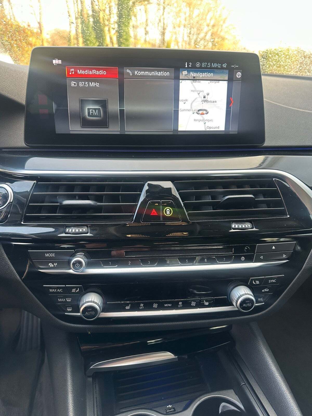 Grå BMW 530d fra 2018