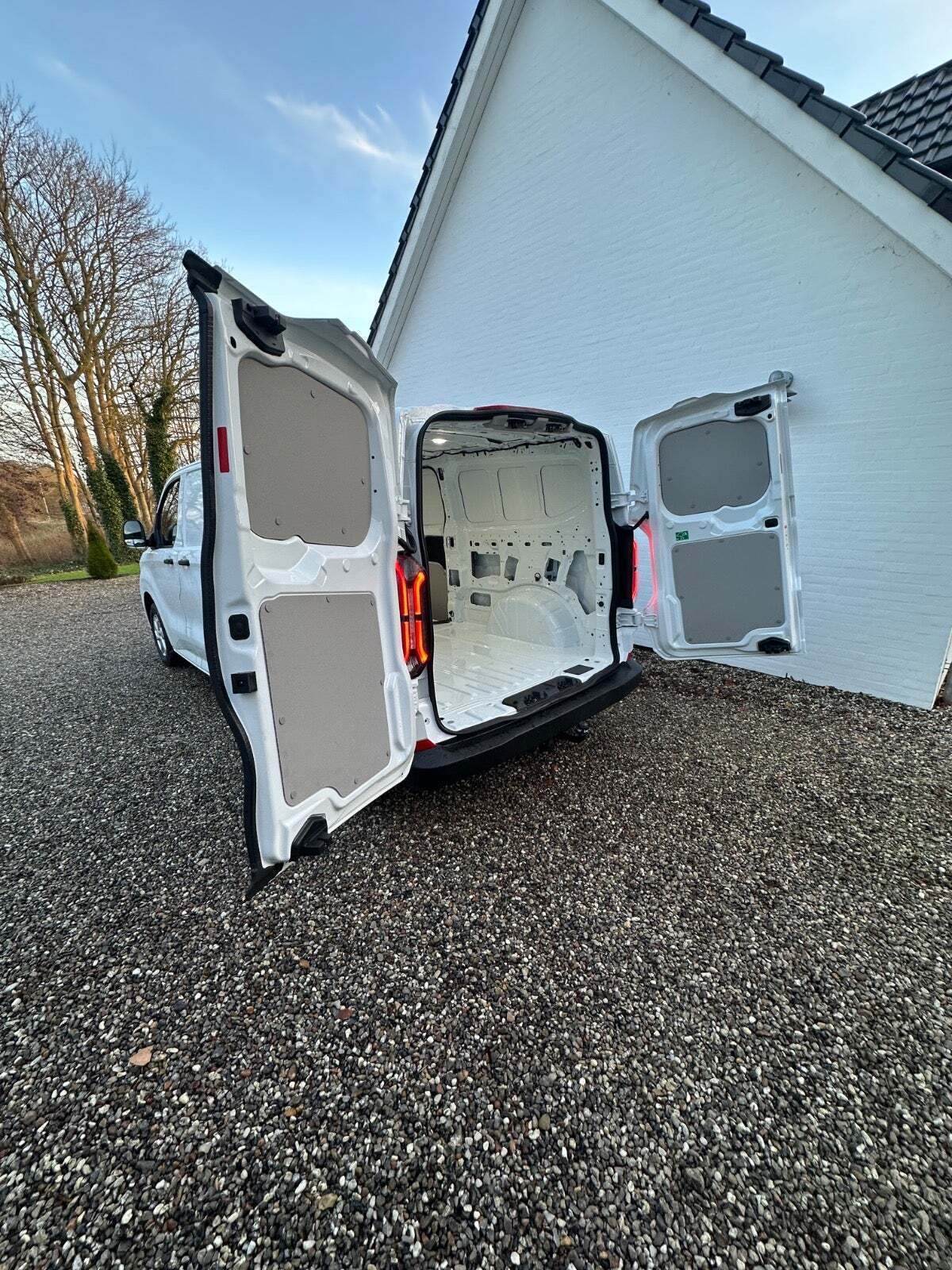 Ford E-Transit Custom 340L 64 Trend