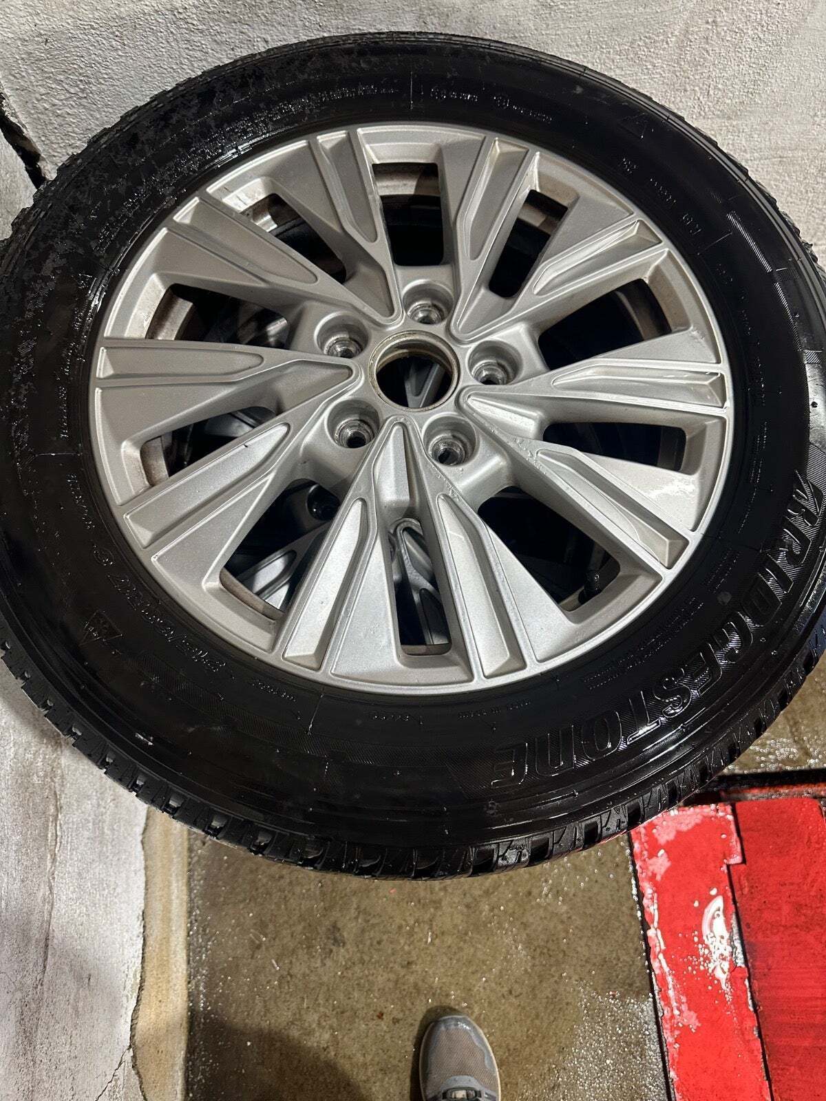 Sølv VW Multivan fra 2022