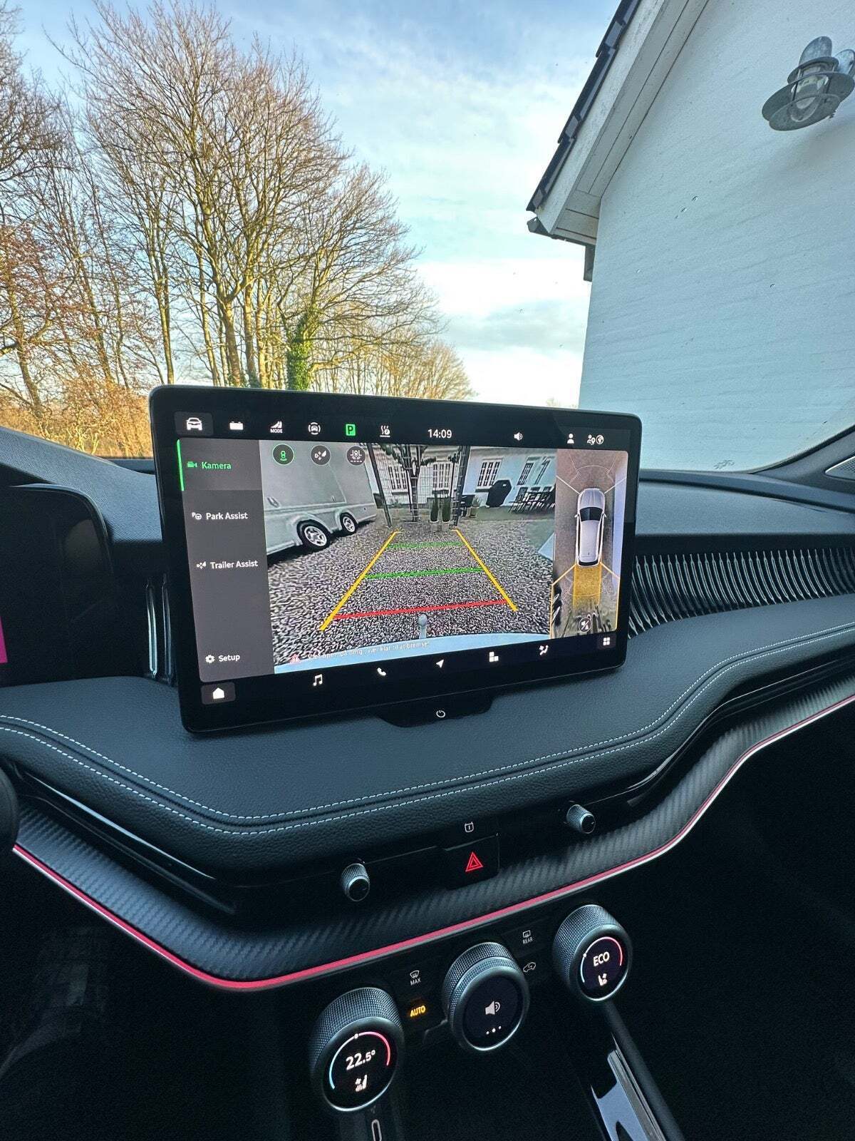 Hvid Skoda Superb fra 2025